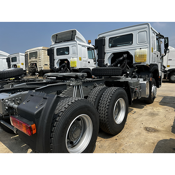 howo NX 6x4 牵引车  轻型/重型